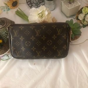 Louis Vuitton pochette